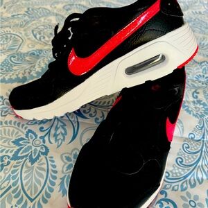 Nike Air Maxee size 6 youth new never used